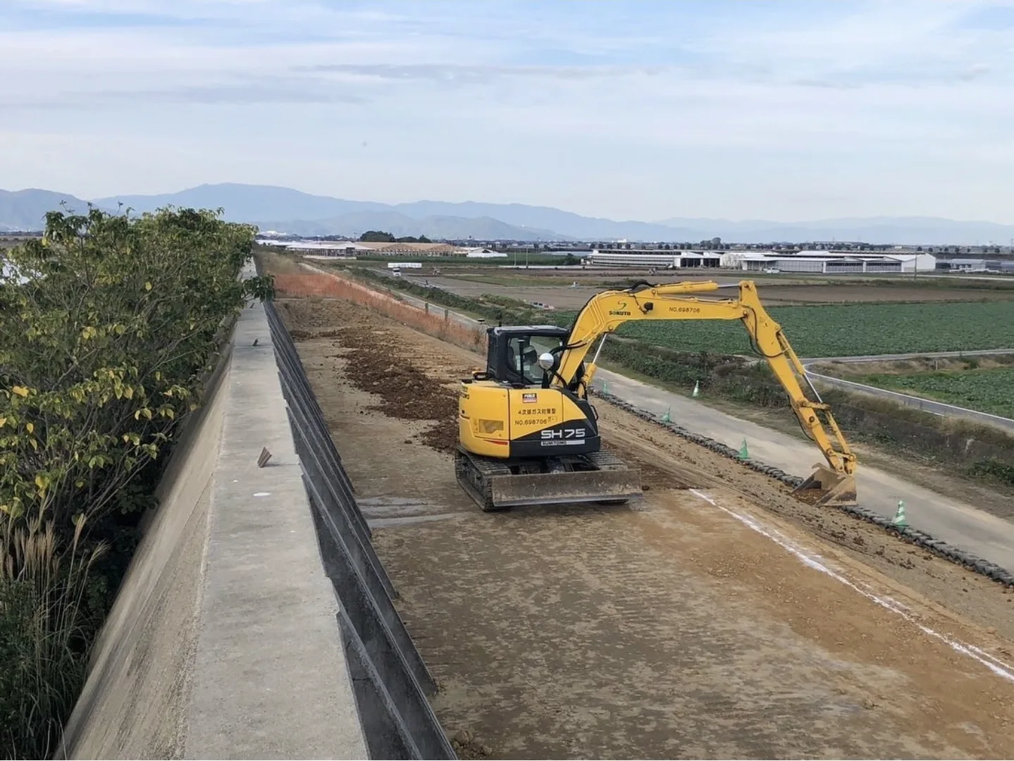 ICT建機での法面整形