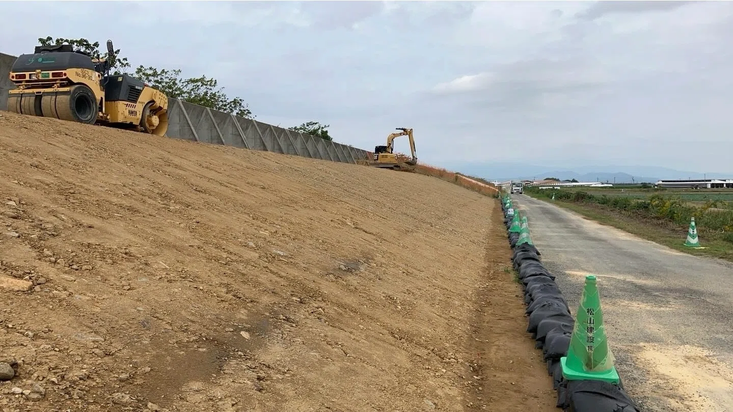 廻里江地区 堤防盛土工事